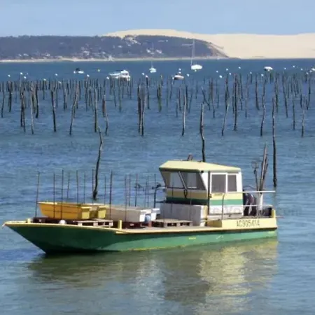 Lumineux En Bord De Avec Parking *