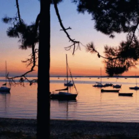 Lumineux En Bord De Avec Parking * 아르카숑